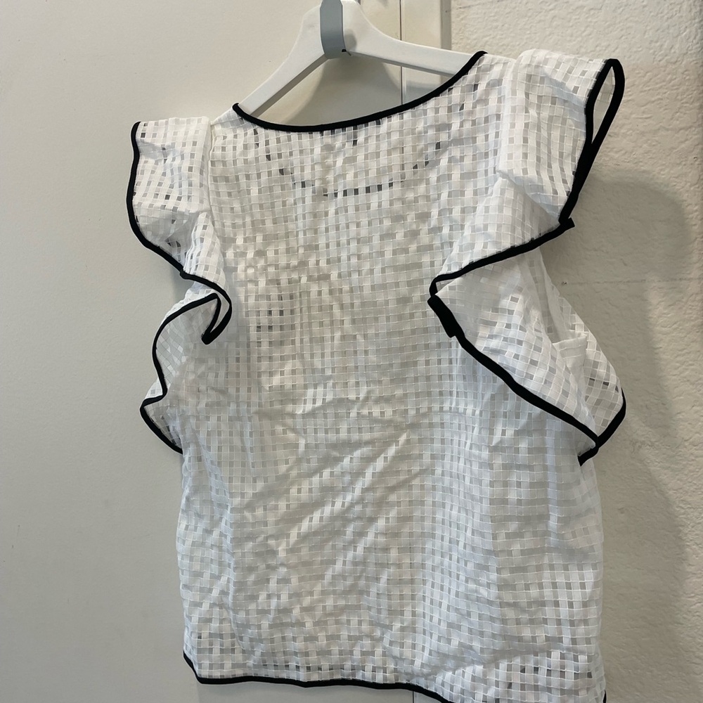 Alexander McQueen White Eyelet Blouse with Black Trim - Picture 2 of 7
